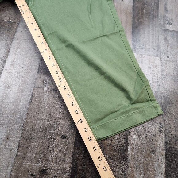 Womens LL Bean size 12 Petite Green Classic Fit Stretch Capri Pants 20.5" inseam - Picture 6 of 11